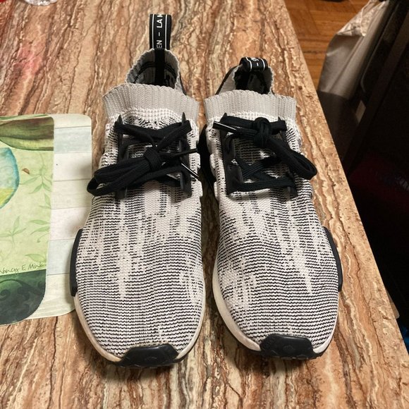 Athletic_Shoes